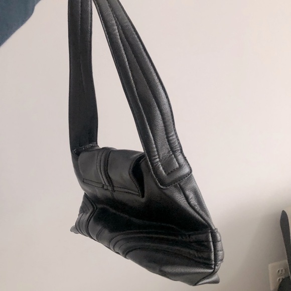 Black shoulder bag . - Picture 5 of 6